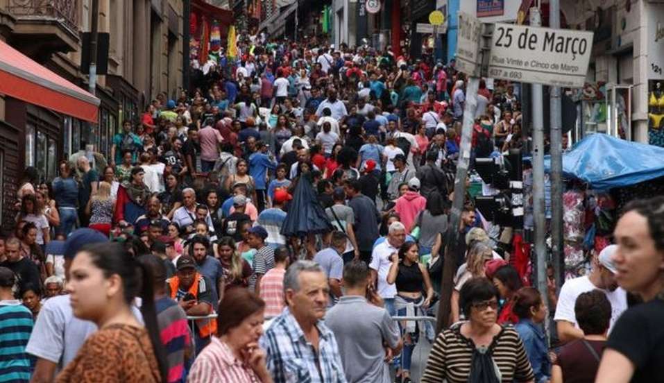 Expectativa de vida do brasileiro aumenta para 77 anos