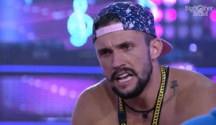 BBB 21: Arthur fica revoltado com Fiuk após fofoca de Caio ‘Tô de saco cheio já’