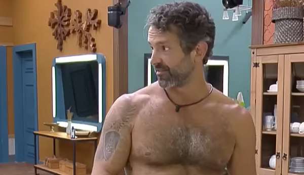 Iran e André conversam sobre os diferentes tipos de tratamento do leite