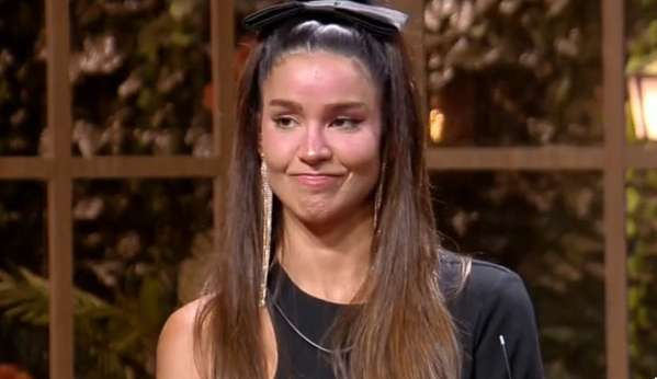 Kerline se arrepende de plaquinhas dadas no programa do Faro