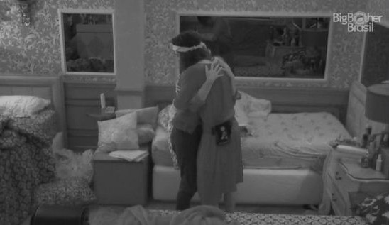 Um novo começo? Fiuk e Juliette conversam durante a noite e fazem as pazes