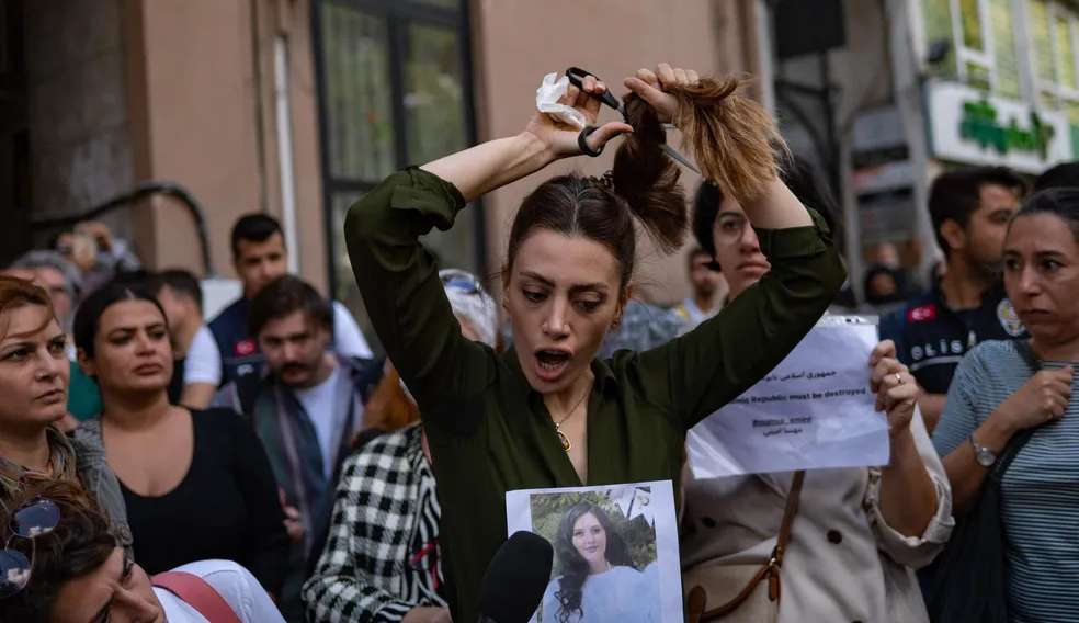 Irã admite morte de mais de 200 pessoas durante protestos no país