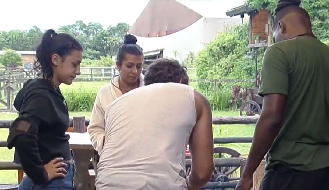 A Fazenda: Peões se unem em “clima de paz” após dificuldade ao acender forno