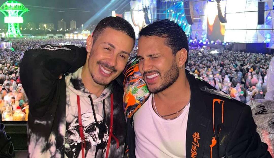 Carlinhos Maia e Lucas Guimarães chegam juntos na Farofa da Gkay