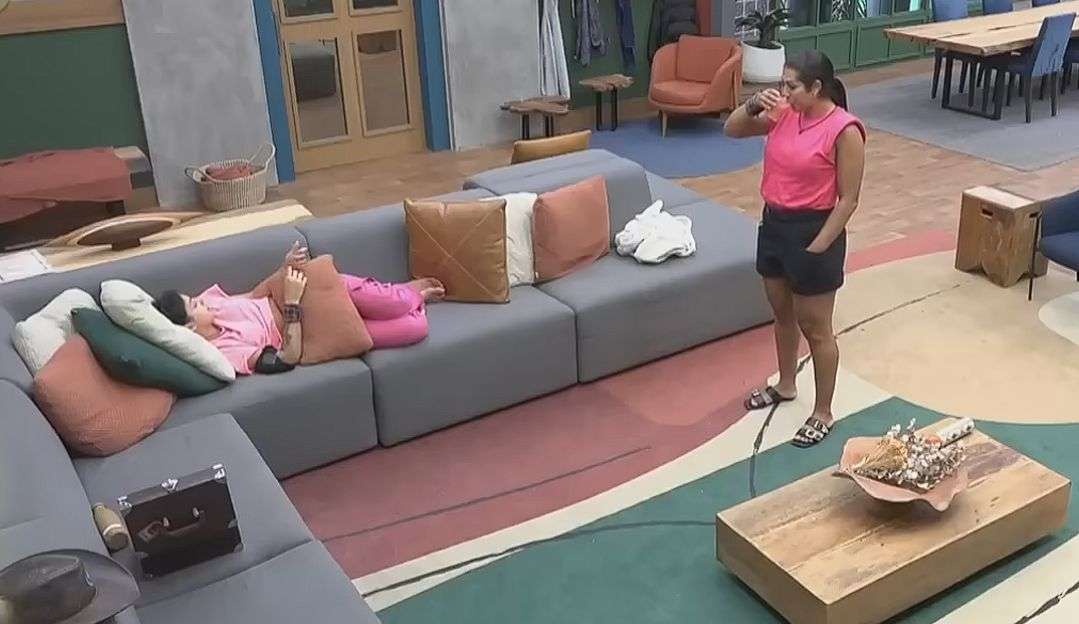 A Fazenda 14: Moranguinho comenta com Bia Miranda sobre a saudade do marido e declara “Vou dar trabalho”