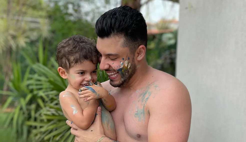 Murilo Huff desabafa ao matricular o filho na escola: “Já engoli o choro 3 vezes”