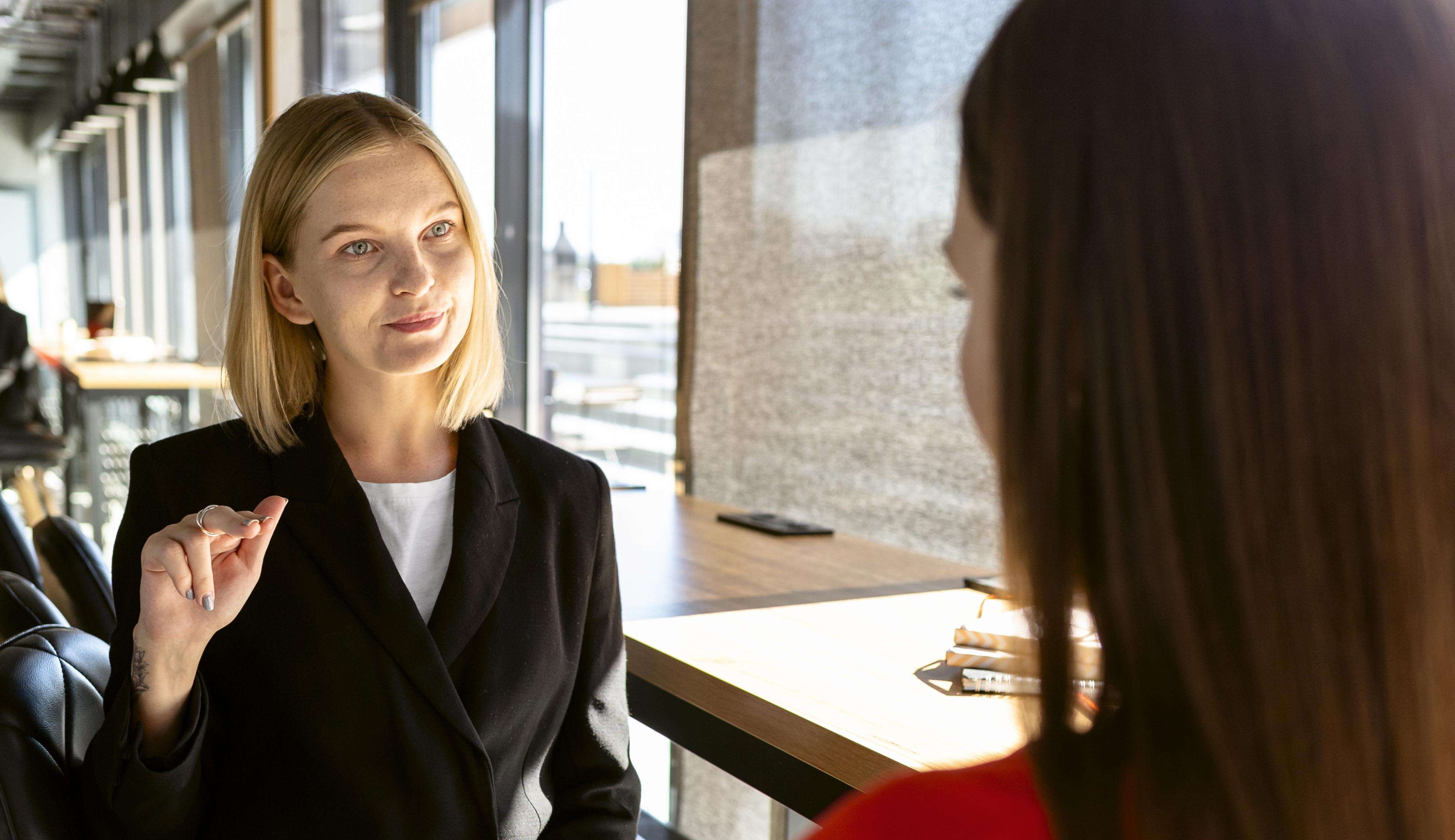Pessoas com deficiência auditiva tem mais dificuldade para empreender, diz pesquisa