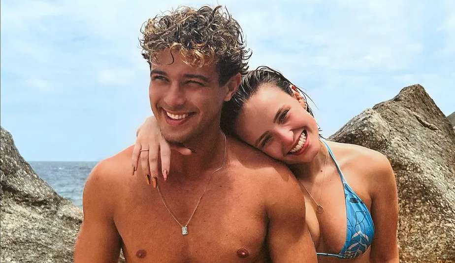 Larissa Manoela abre o jogo sobre noivado com André Luiz Frambach
