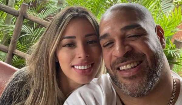 Adriano Imperador nega separação com Micaela