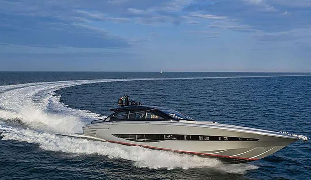 Superiate de R$ 5,5 milhões de oligarca russo desaparece na Itália.