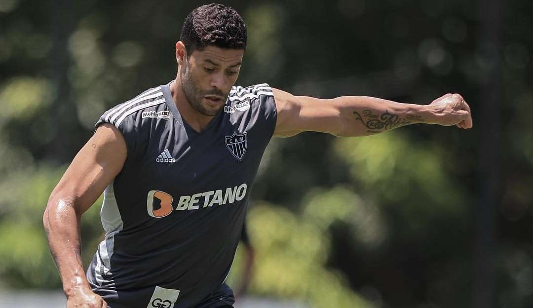 Após tratamento durante as férias, Hulk retorna ao Atlético-MG para pré-temporada sem lesão