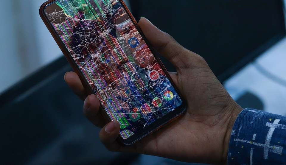 Troca de smartphones a cada 2 anos tem custo ambiental elevado