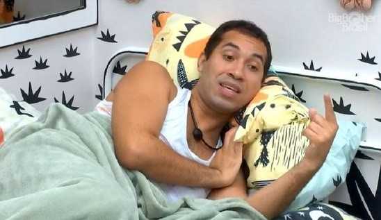 Gil desabafa com Caio e diz que vai dar a volta por cima após a saída de Sarah: ‘Não tenho medo’