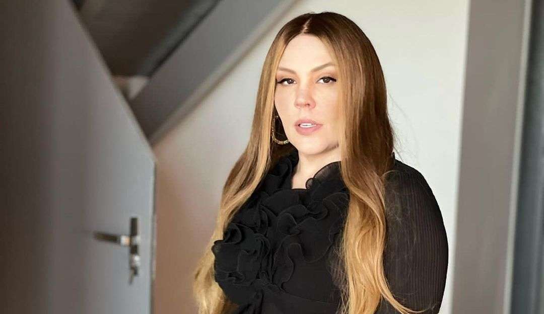 No hospital, Simony comemora última sessão de radioterapia