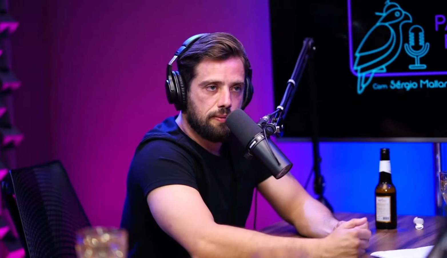 Rafael Cardoso comenta sobre boatos de traição em casamento