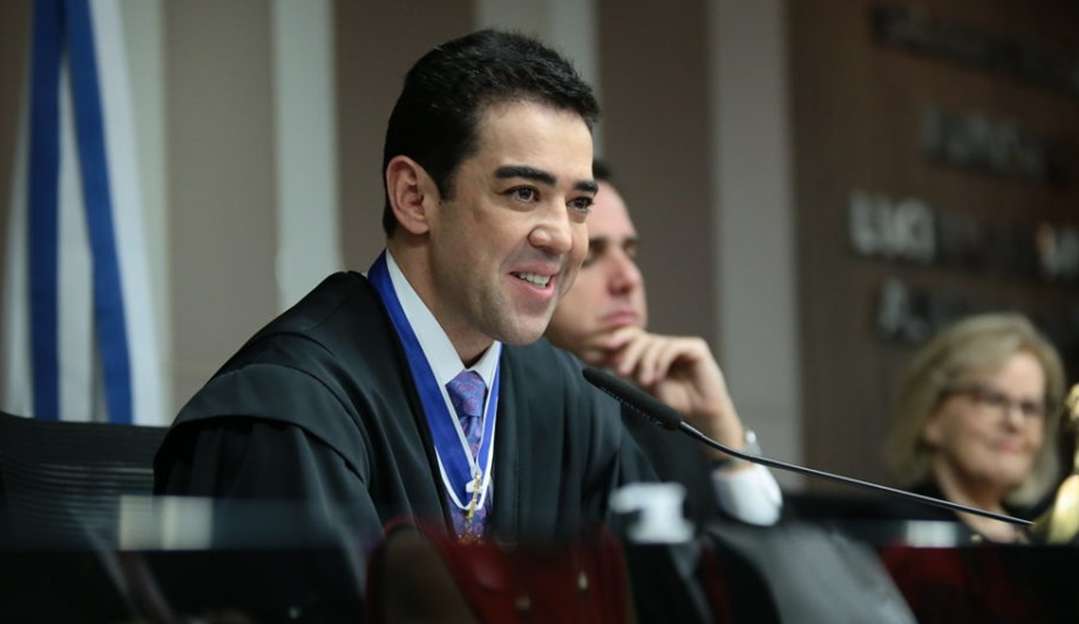 Bruno Dantas assume TCU e reúne aliados de Bolsonaro e Lula em jantar