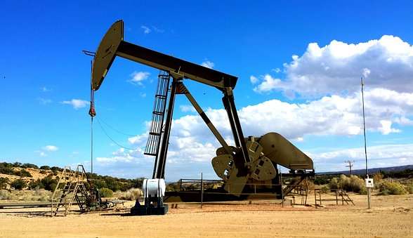 Barril de petróleo vai acima de US$ 80 diante do recuo do dólar