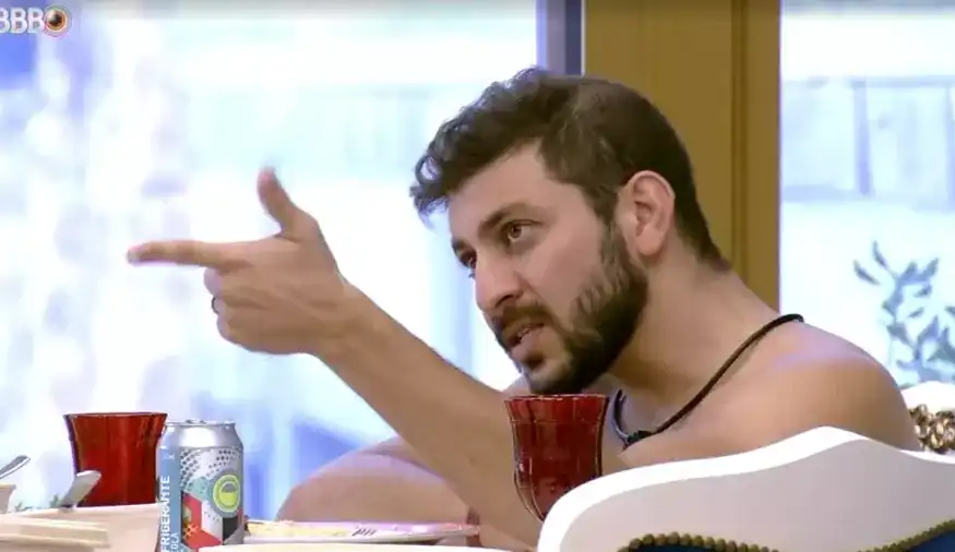 BBB21: Caio diz que Juliette usa “/mimimi”/ para prejudicar brothers