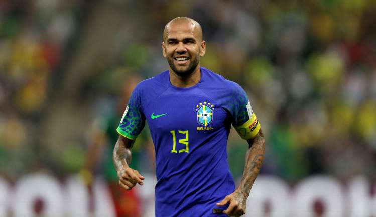 Daniel Alves responde críticas a seleção “Um monte de gente que acha que sabe de futebol”