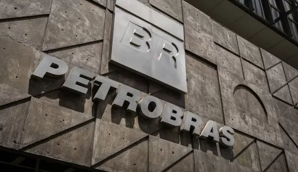 Petrobrás fica R$ 30 bilhões mais “pobre” com perda do valor de mercado