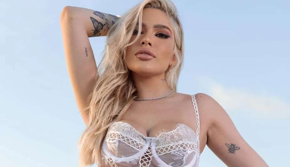 Karoline Lima afirma desejo em reduzir seios