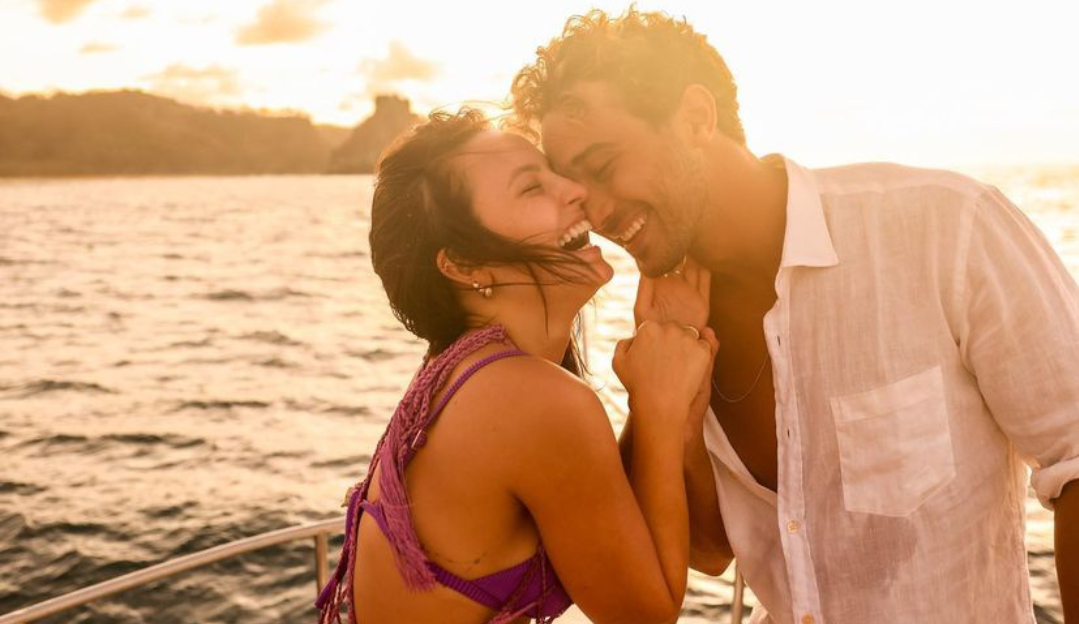 Larissa Manoela e André Luiz Frambach anunciam noivado em Noronha