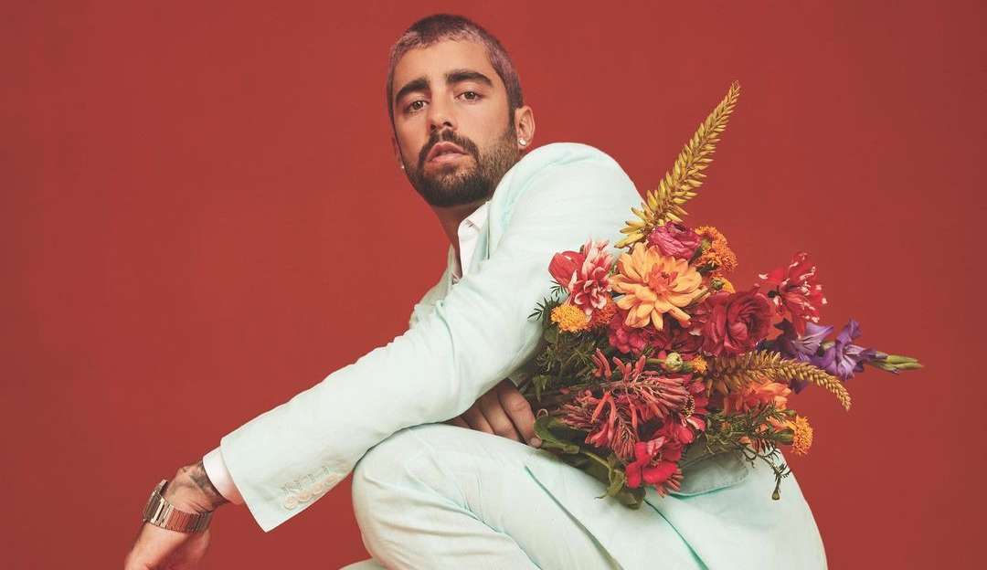 Pedro Scooby curte cachoeira em passeio com os filhos