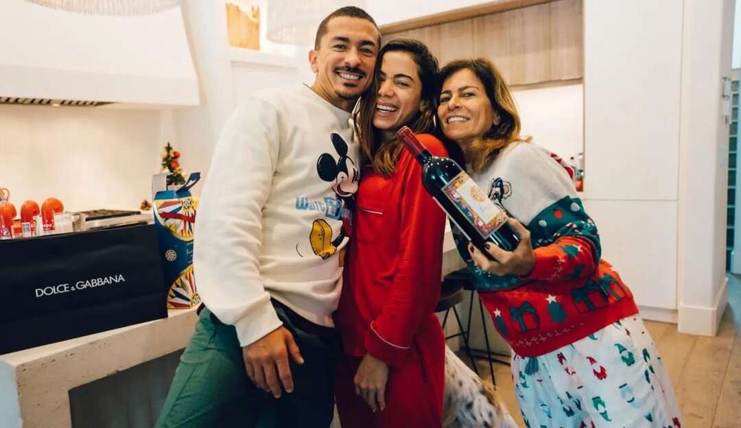 Famosos reúnem família e amigos para celebrarem o Natal; confira