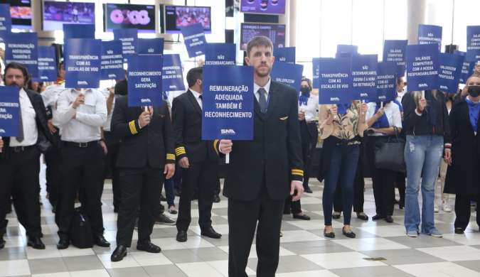 Greve de pilotos e comissários chega ao fim