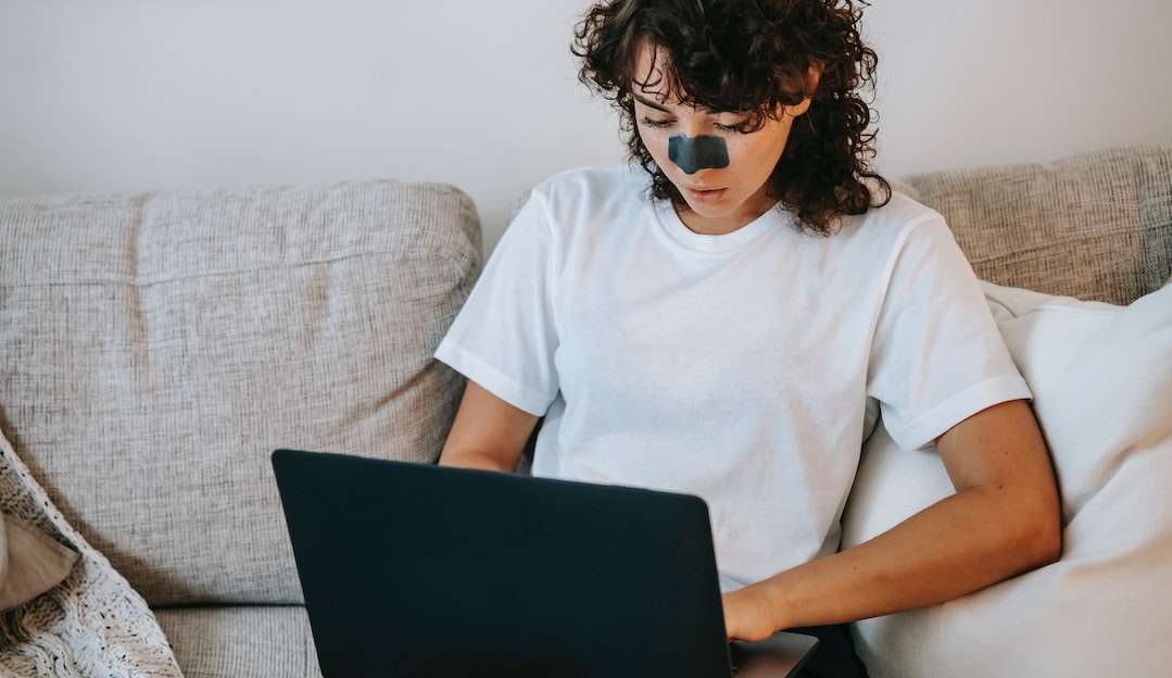 Carvão ativado na skincare: como aderir?