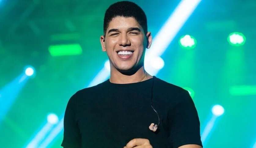 Zé Vaqueiro revela detalhes sobre pane em avião