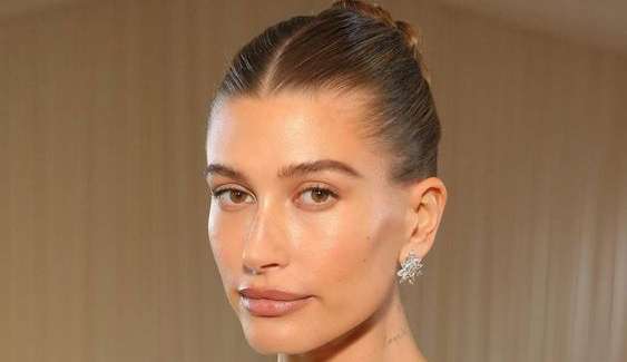 Inspirações de penteados com coques para usar no Réveillon