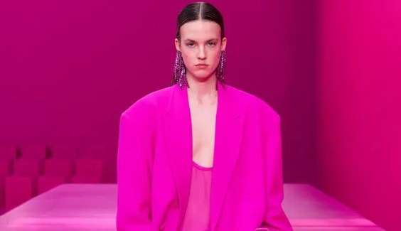 Rosa-Choque: A cor dominou 2022 e promete ficar em alta