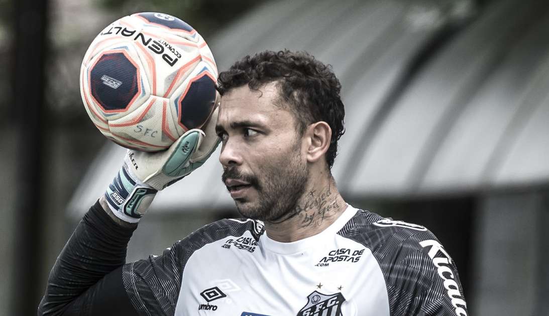 “Aqui é minha casa”, diz goleiro Vladimir ao retornar pro Santos