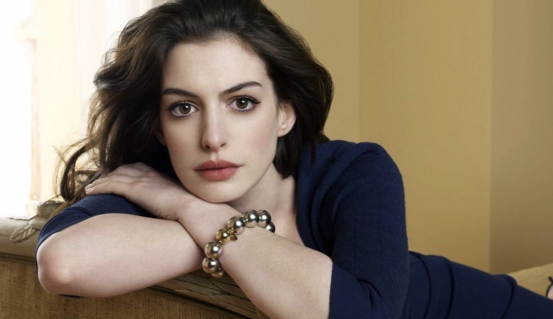 Anne Hathaway vai protagonizar comédia romântica que se passa na quarentena, “Lockdown”