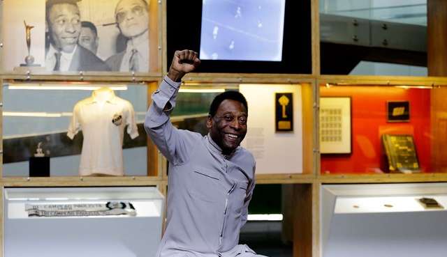 Ainda em vida Pelé recebeu várias homenagens pelo Brasil