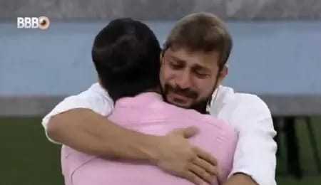 BBB21: Caio chora com a saída de Rodolffo e pede perdão a Gil: ‘Desculpa chorar pela nossa vitória’