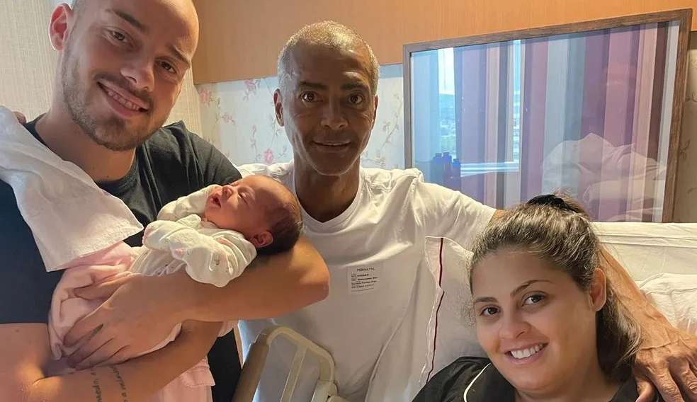 Romário comemora o nascimento de sua primeira neta