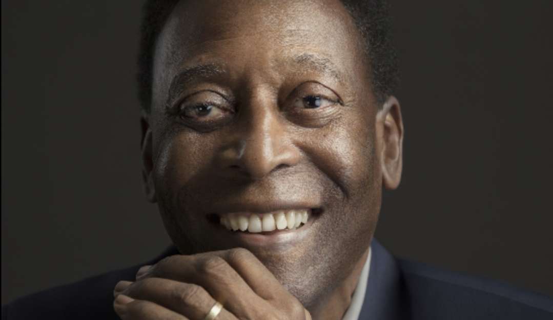 Corpo de Pelé é sepultado em cemitério vertical em São Paulo