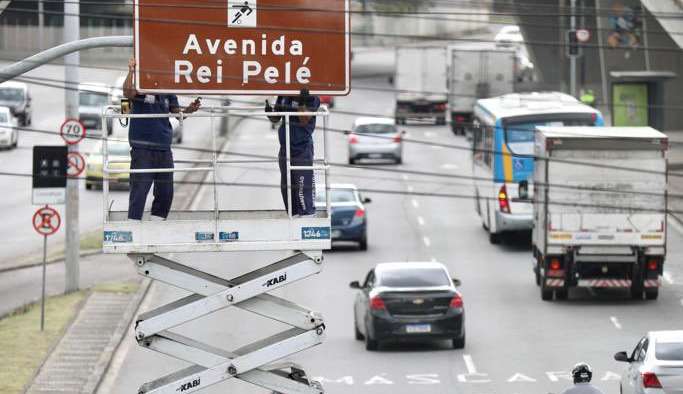 Avenida importante no Rio troca de nome e agora se chamará Rei Pelé