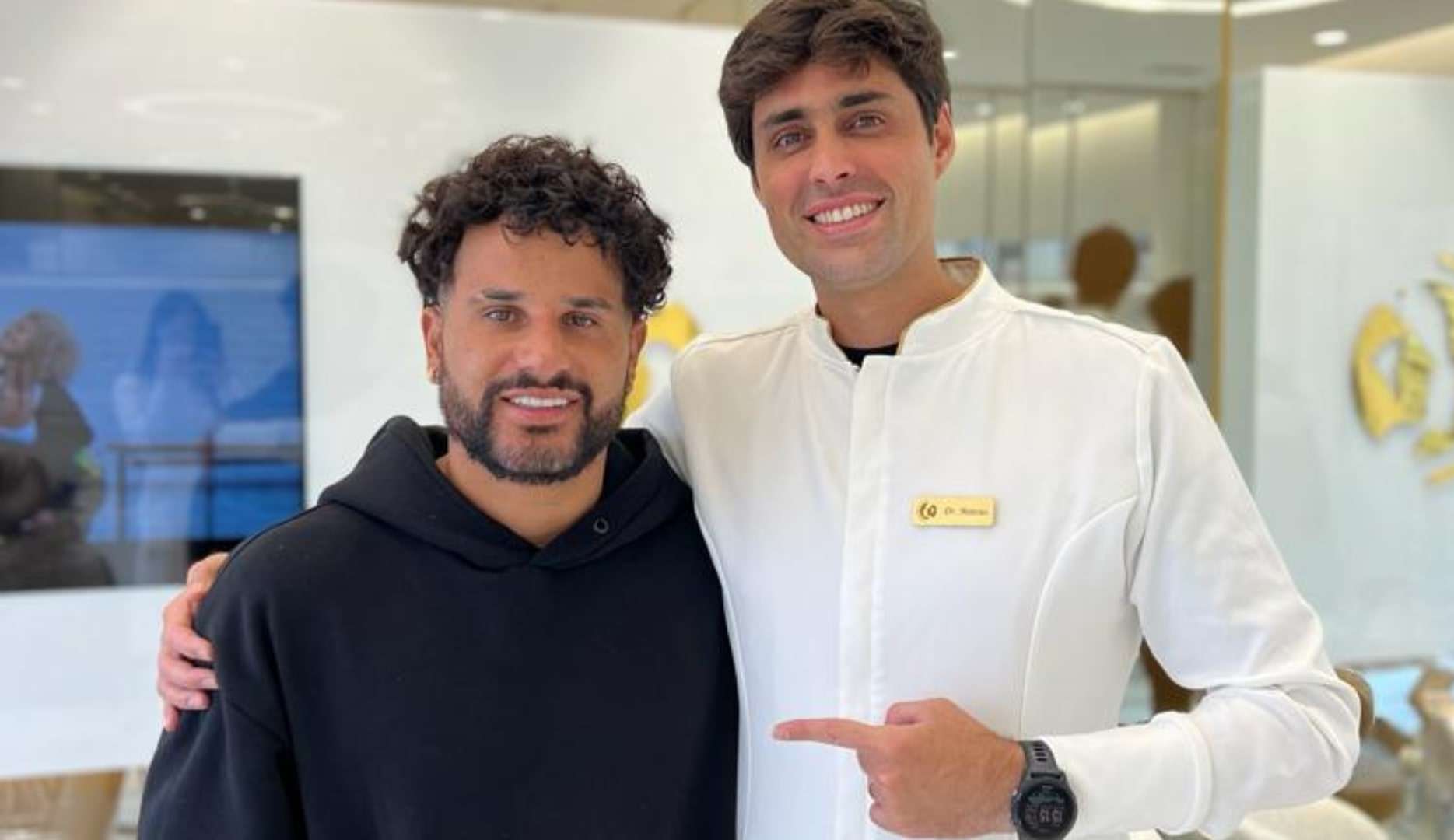 Ítalo Ferreira faz harmonização facial após quebrar nariz durante treino.