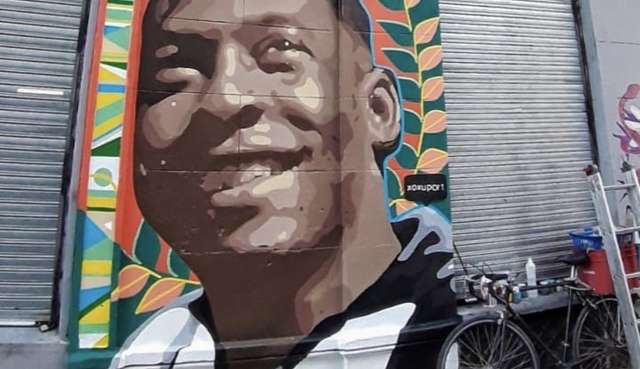 Pelé é eternizado na Argentina por meio de artista brasileiro