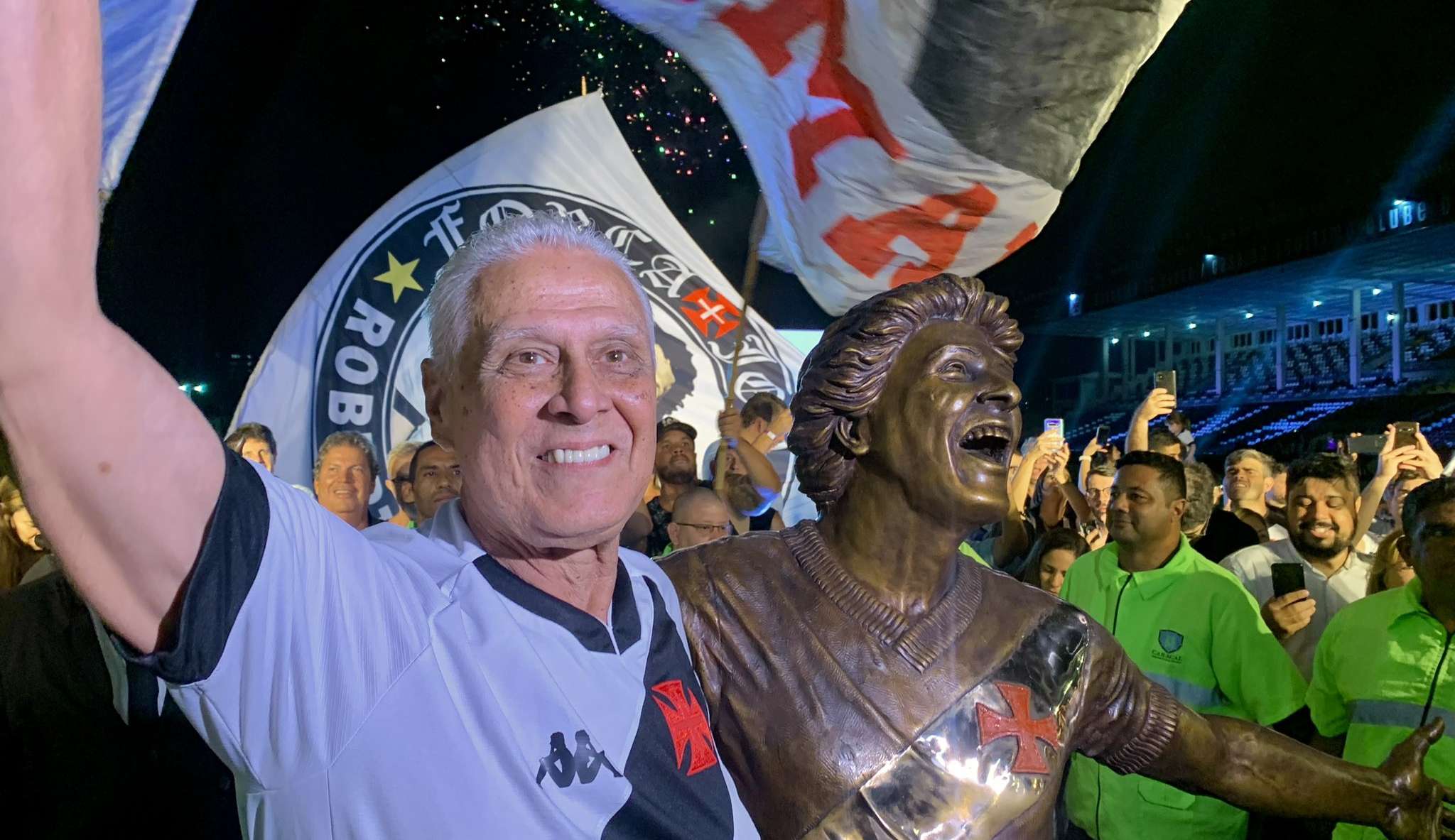 FERJ batiza troféu de artilheiro do Cariocão 2023 como Roberto Dinamite