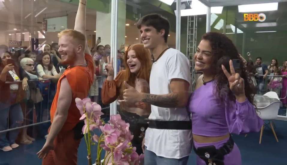 Casa de Vidro já começou; Conheça os quatro participantes