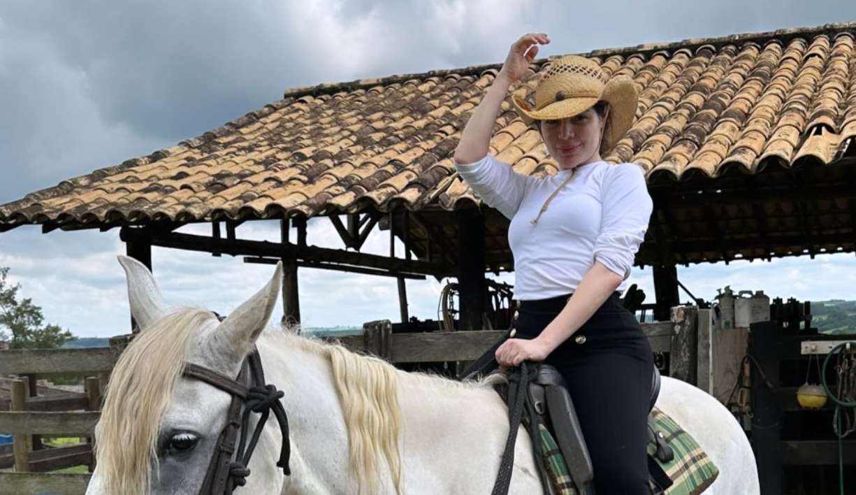 Gkay volta às redes sociais após polêmica com Fábio Porchat