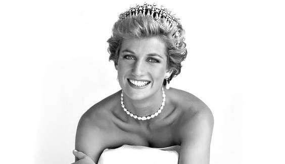 Uma breve análise sobre os cortes da Princesa Diana através dos anos