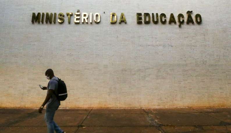 MEC determina reajuste no piso salarial dos professores de 15%
