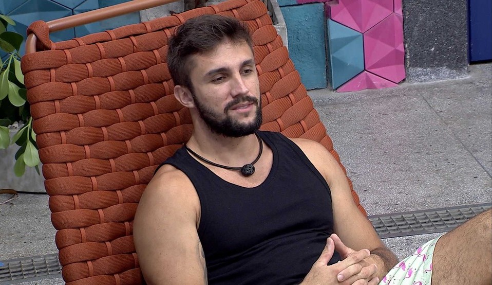 BBB 21: Arthur desabafa sobre brothers: “/Torço pra que se f*dam muito aqui”/