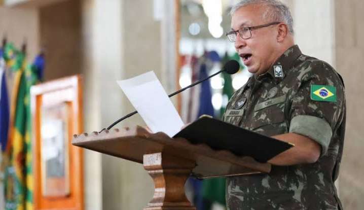 Lula troca comando do Exército