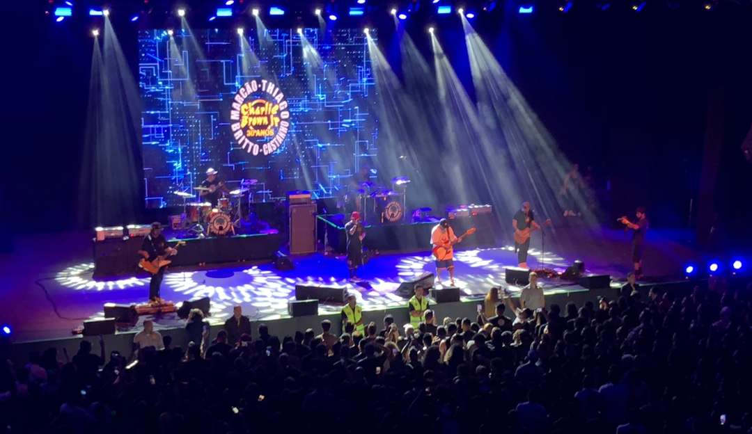 Charlie Brown Jr e Os Raimundos agitam noite carioca na Barra da Tijuca